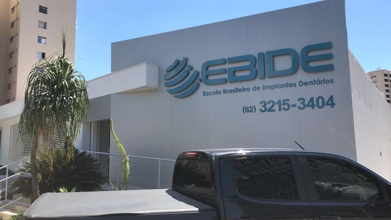 Ebide - Escola de Implantes Dentários
