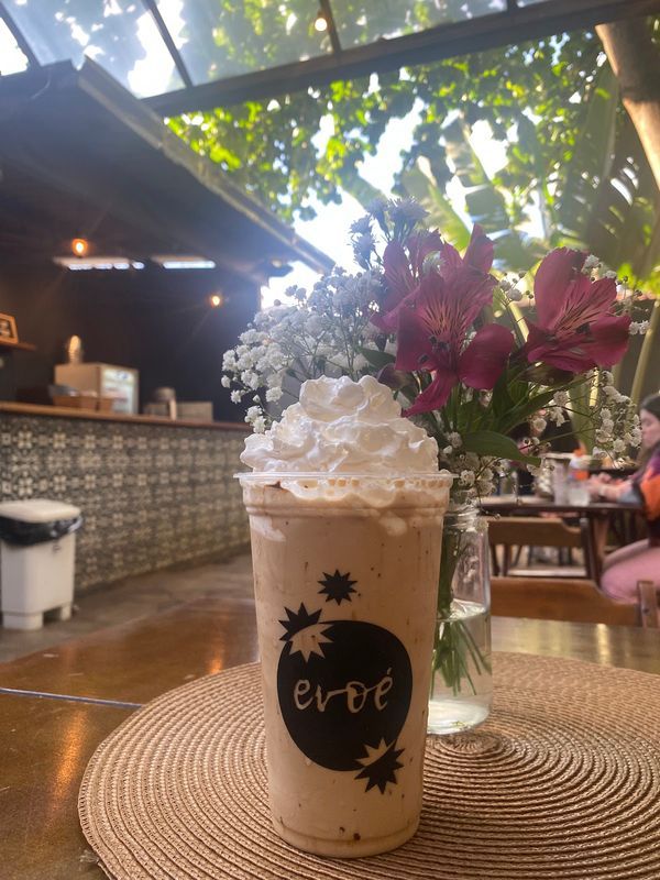 Evoé Café com Livros