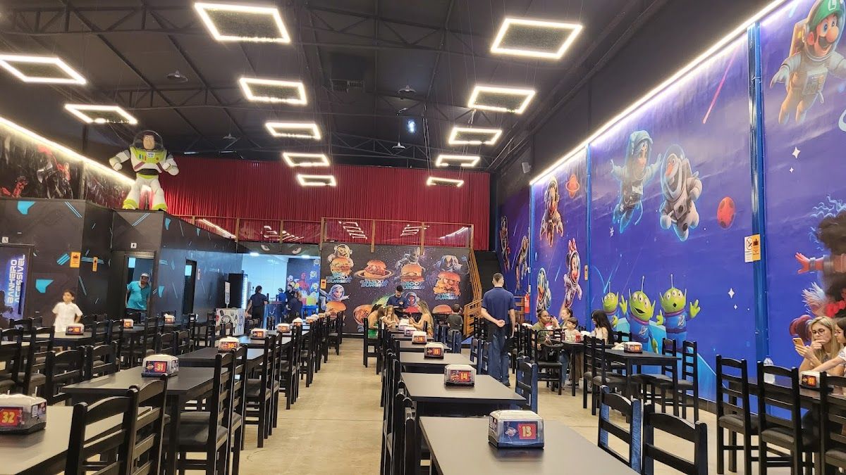 Universe Burger Goiânia - Hamburgueria temática